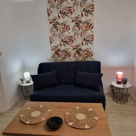 Charming Close To The Chateau De Apartament