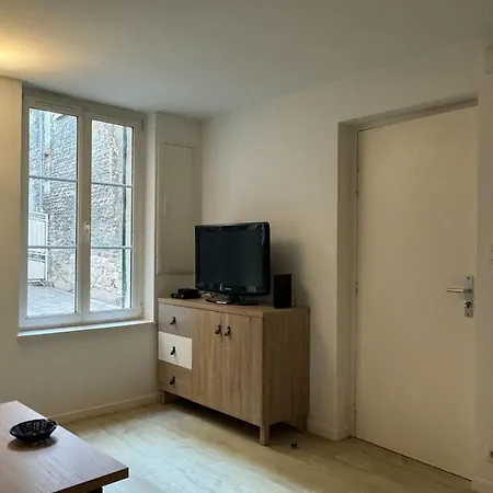 Charming Close To The Chateau De Apartament