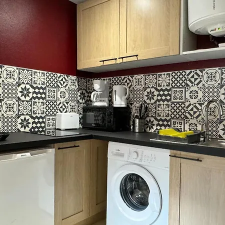 Charming Close To The Chateau De * 캉